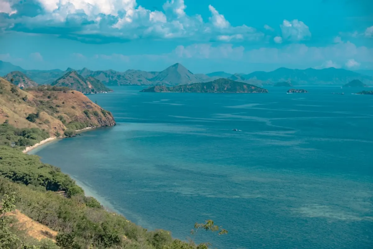 Flores Island travel guide and how it connects to Komodo trips